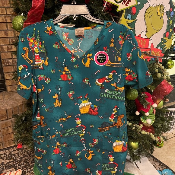 The grinch scrub top medium - Picture 6 of 9
